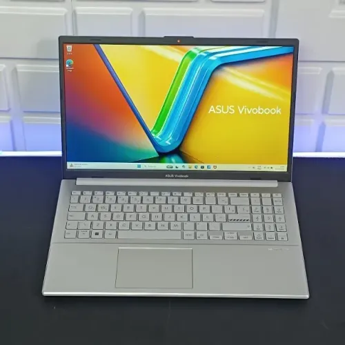 Notebook Novo! Asus Vivobook GO i3 N305 8GB SSD Nvme 256GB Tela 15.6 FHD Windows 11 Pro