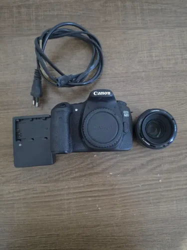 Vendo câmera Canon eos 60d mais lente 52mm top