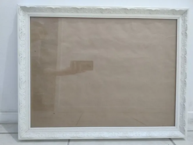 Moldura para quadro prevençal trabalhada de madeira. 66 x 51cm