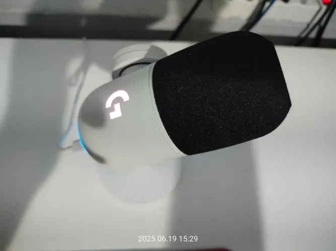 Microfone Logitech yeti GX branco