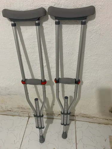 Vendo muletas regulável para qualquer tipo de pessoa 