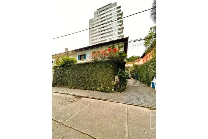 Casa em Paraíso com 220 m² , 4 quarto(s) , 1 suíte(s) , 3 vaga(s).
