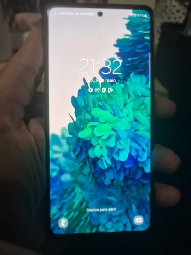 S20 FE 8 de ram 256 de armazenamento em excelente estado, sem nenhum risco na tela.