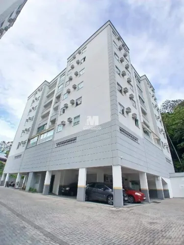 Apartamento semimobiliado no bairro São Pedro em Brusque!