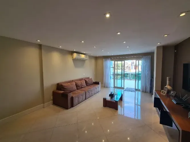 Vendo Excelente Cobertura Linear Frente. 200m². Totalmente Legalizada na Gleba B do Recrei