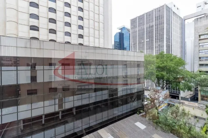Apto com 221m² Área úteis 2 vagas apto foi completamente reformado ficou maravilhoso. Apto