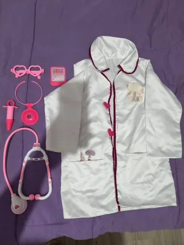 Lote de brinquedos e kit de fantasia de médico infantil