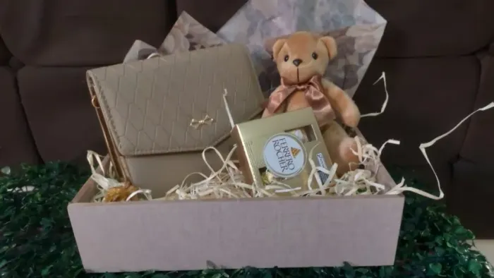 Cesta Luxo Gold - Com Bolsa Feminina e Ferrero Rocher