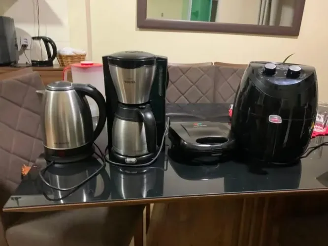 Vendo Airfryer, cafeteira, sanduíche e chaleira