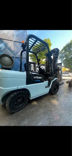 Empilhadeira UTILEV 2500KG