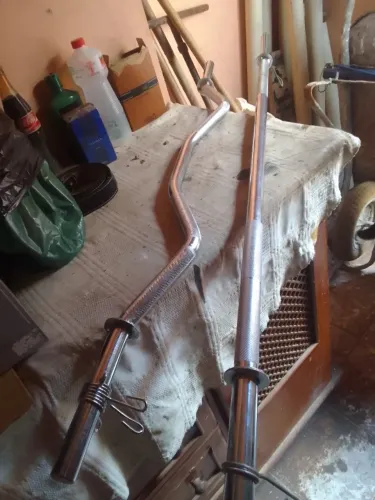Vendo uma barra w nova com presilha e uma barra nova acromada de 1,50 com lresilha