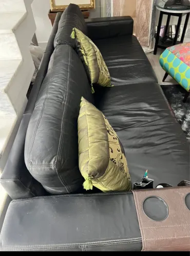 Sofa de couro preto