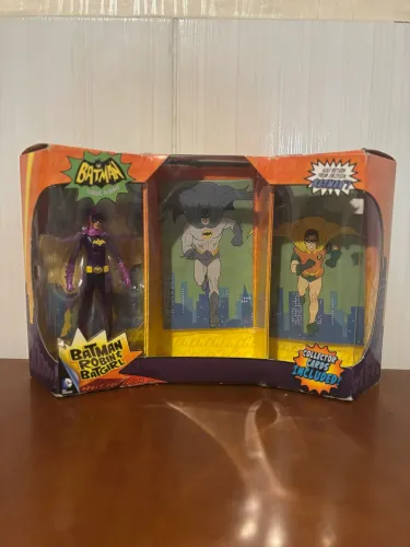 Action Figure BatGirl da coleção Batman Classic Tv Séries Leia 