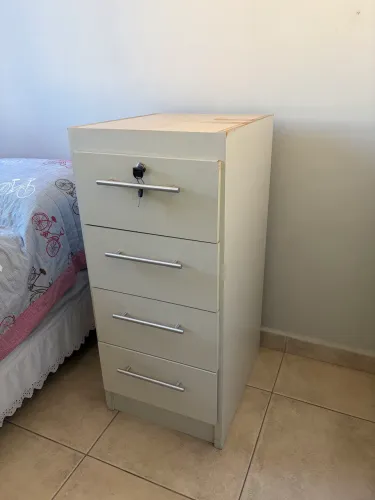 Gaveteiro em perfeito estado 