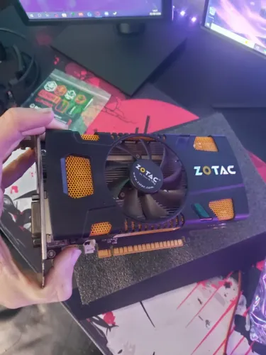Placa de vídeo GTX 550 Ti de 1GB