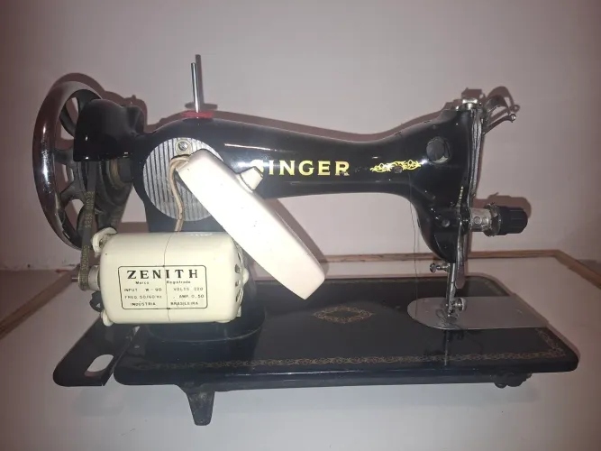 Maquina de Costura Singer