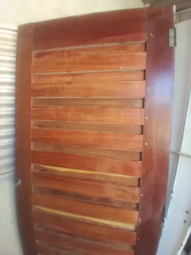Porta maciça madeira (pesada ) 90x210 com chave e dobradiças