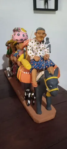 Peça de Manoel Eudócio prá quem coleciona os mestres da arte popular ! Peça que vc não enc