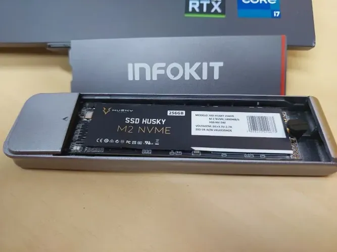 SSD NVMe 256GB Husky + Case Infokit | 2 em 1 (Ultra Rápido)