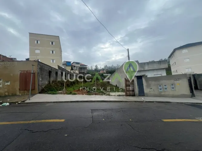 Terreno à venda em Jacareí-SP, Bairro Bandeira Branca, com 720m² de área! Aproveite essa o