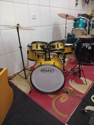 Bateria completa (não é infantil)