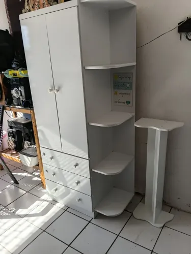 Vende-se este guadaroupa para criança e esta pesa