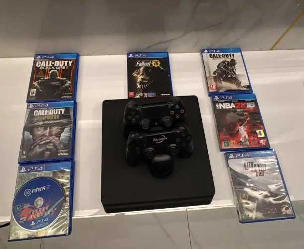 Ps4 SLIM 1TB +5 CONTROLES + BASE DE CARREGAMENTO + JOGOD