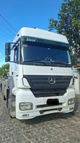 Mercedes Benz 2535 Axor com bau. Ano 2012. Valor: 320.000,00 reais.