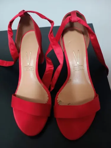 Vendo sandália Vizzano salto bloco vermelha