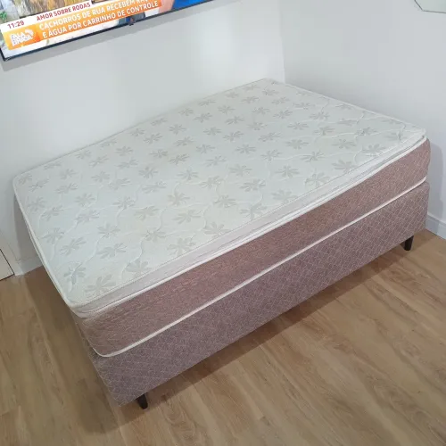 Cama COMPLETA confortável e conservada