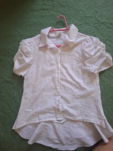 Blusa social branca estilo secretária