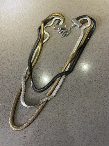 Colar malha tipo cobra três camadas  cores ouro envelhecido, prateado, chumbo preto