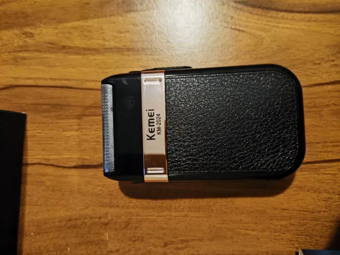 Barbeador Elétrico Kemei KM-2024 Recarregável USB à Prova d'Água - Semi Novo