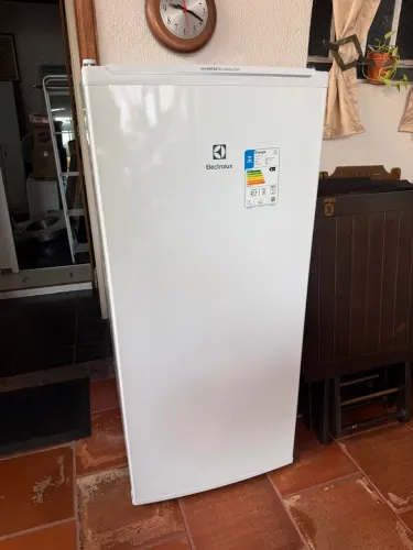 Freezer Vertical Electrolux 162 Litros