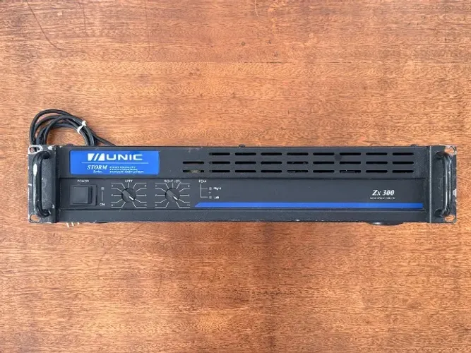 Amplificador De Potência De Áudio Unic Storm Series Zx 300 W