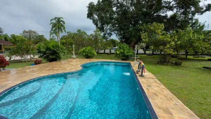 Chácara Vivenda verde com 2100, linda, plana, condomínio fechado com marina, casa com 4 qu