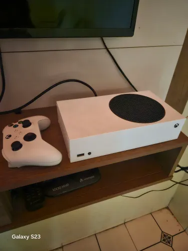 Vendo Xbox Series s 512 GB seminovo