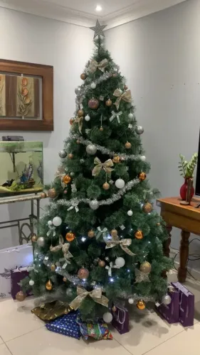 Árvore de Natal com 2.20 metros