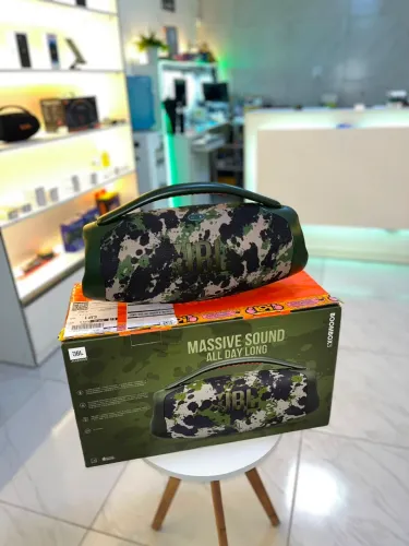 ? BOMBOX 3 ? 3 Meses de uso, 9 meses de garantia ainda, $1800, chama nas notas ?