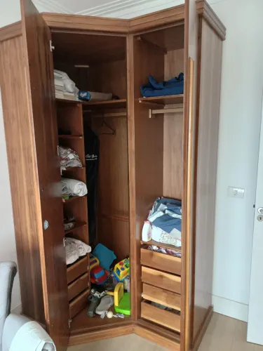 Guarda roupa de madrira de canto