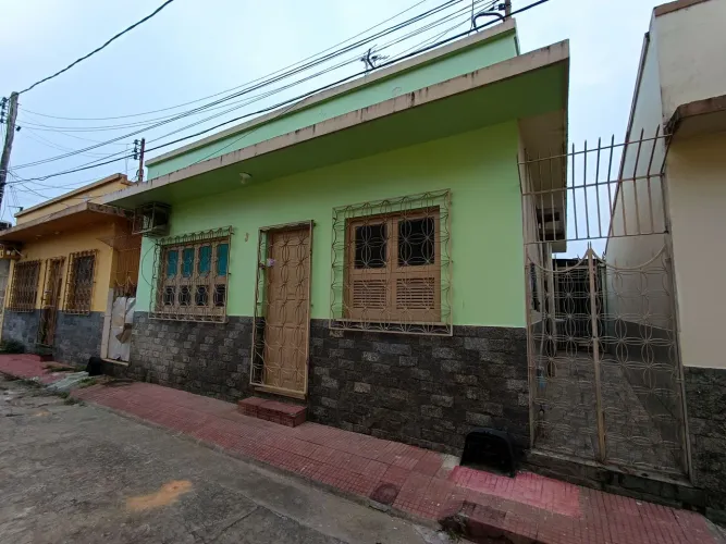 //Casa em Vila da Constantino Nery