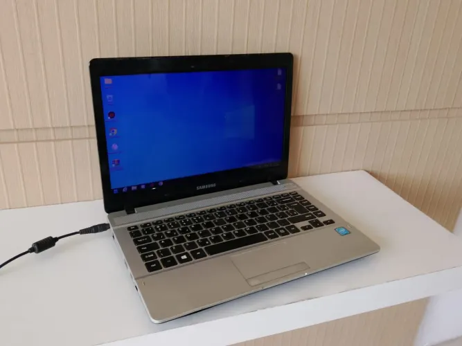 Notebook semi novo