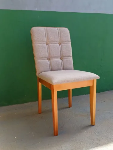 Cadeira de jantar em madeira maciça ( promoção ) ponta de estoque