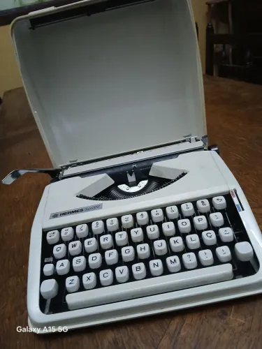 MAQUINA DE ESCREVER- ESCRITÓRIO