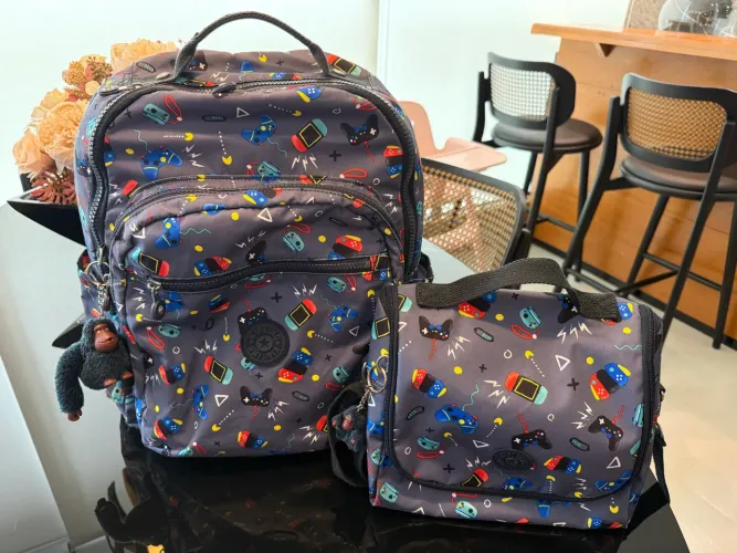 Mochila + lancheira kipling