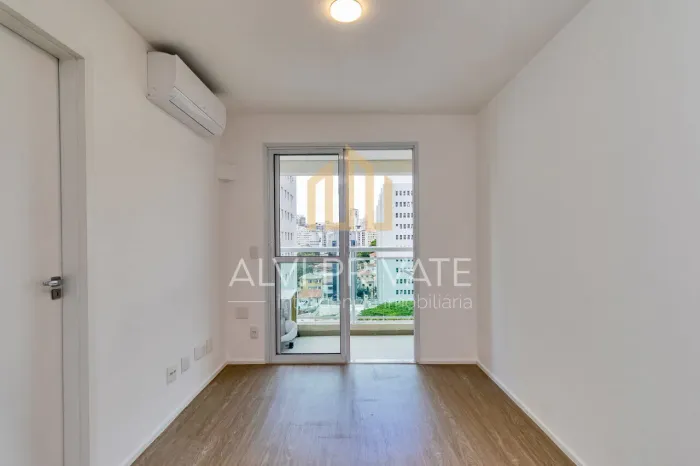 Apartamento de 41m², na Barra Funda 1 dormitório, 1 vaga de garagem, próximo ao metro.