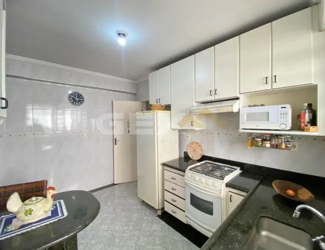 Apartamento à Venda, 3 quartos (1 suíte) no Centro de Divinópolis MG.