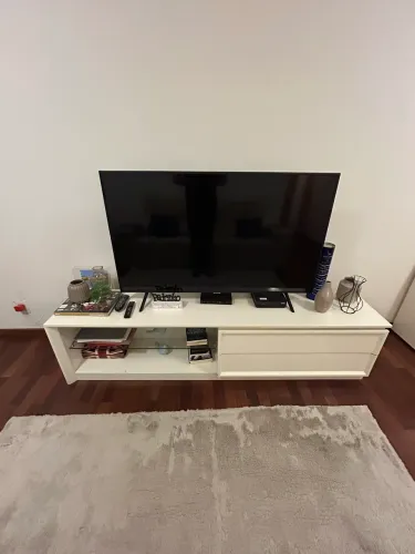 Rack Baixo para TV até 75" Branco Laqueado 2,05m - Nicho de Vidro