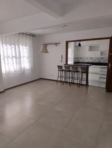 Apartamento em Coqueiros 2 dorms
