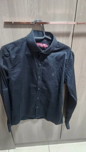 Camisa manga longa e manga curta preta n° 1 kitsch. 50.00 cada ou as duas por 80.00.